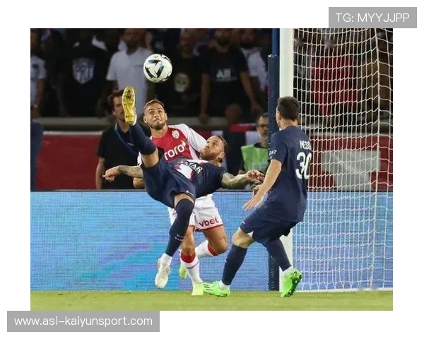 内马尔被队友曝光训练打卡“装睡”搞笑日常