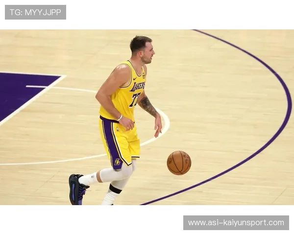 东契奇后撤步三分再进，达拉斯看台直接起哄