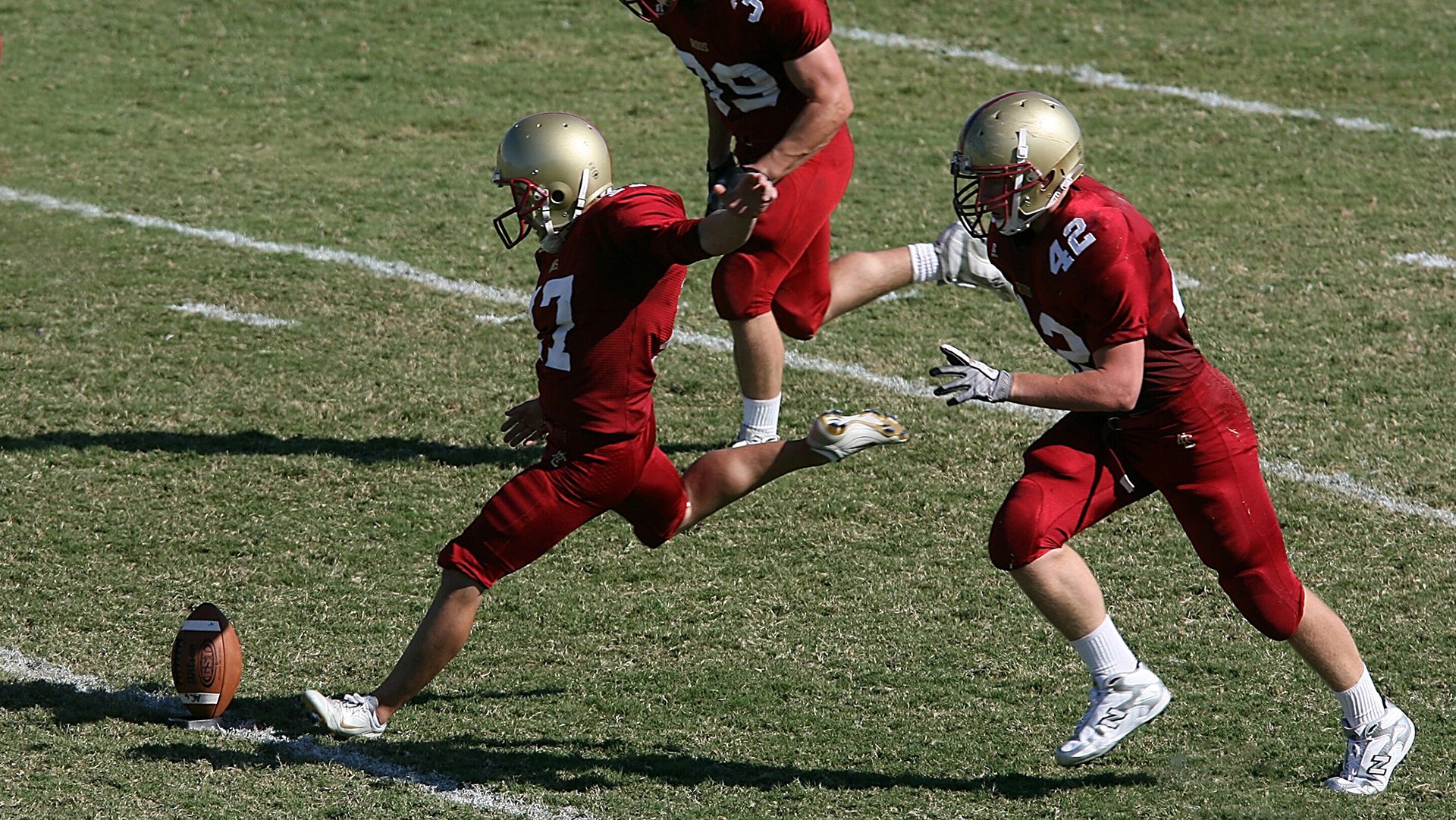 开云全站-冠军球队球员参与青少年培训课启发下一代梦想,冠军青训营教父